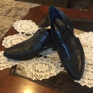 Tahari Black Leather Mules, Size 10m.